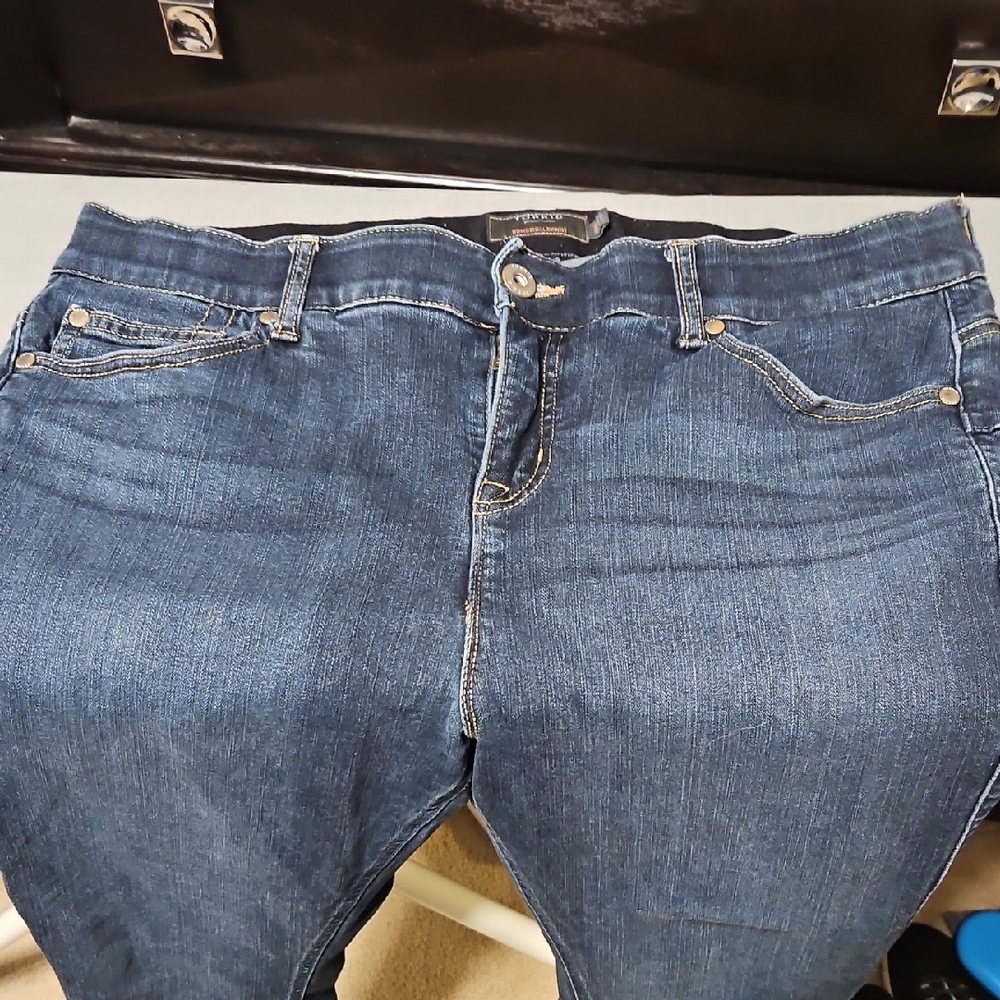 Torrid Bombshell Skinny Jeans – Size 18R – Medium Wash